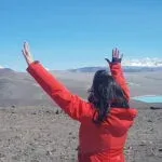 Mujer disfrutando con Tinogasta Aventura
